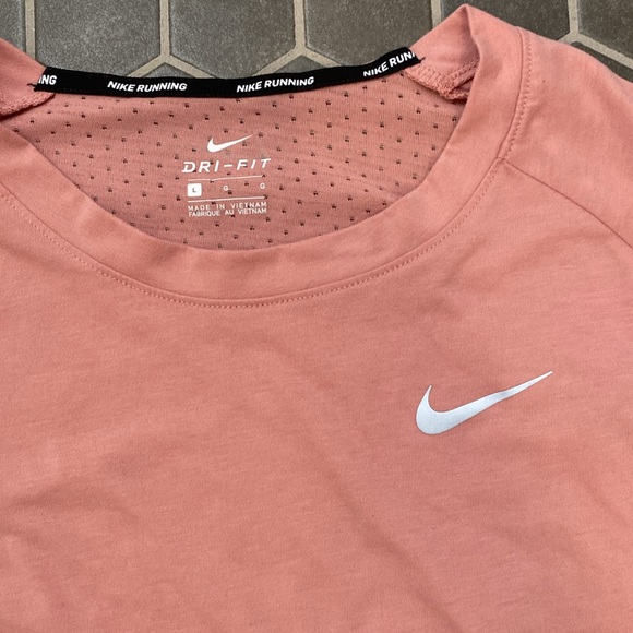 Nike | Dri-fit size large - Picture 2 of 3